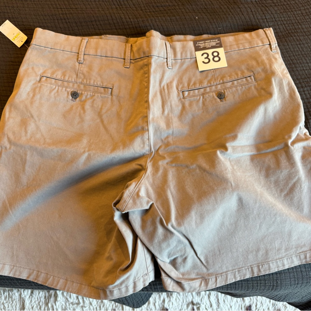 BNWT Grey GAP shorts - 38W